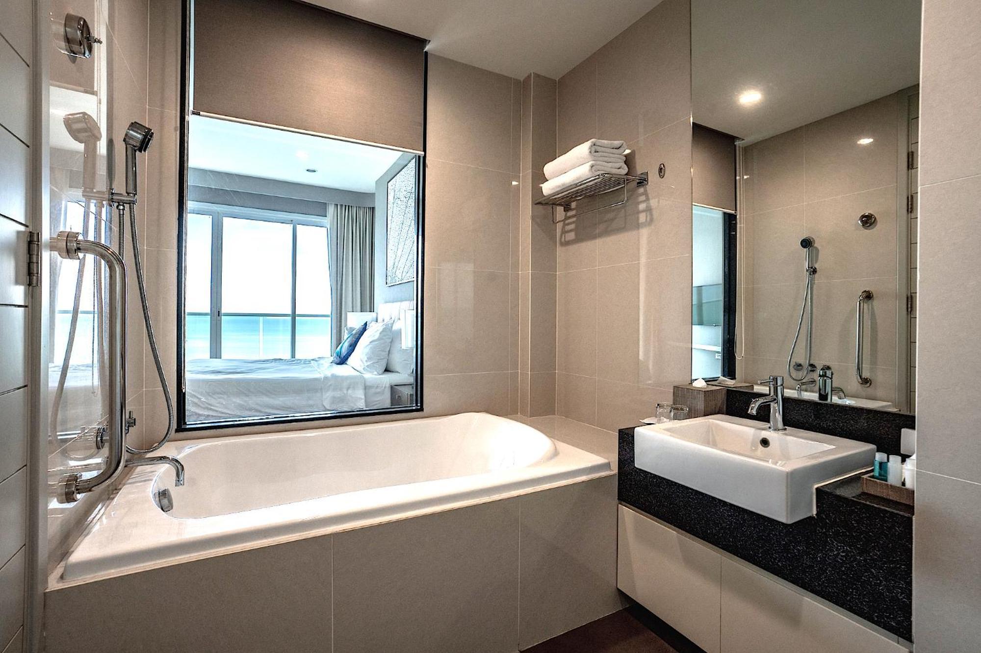 Movenpick Residences Pattaya With Ocean View Na Chom Thian Ngoại thất bức ảnh